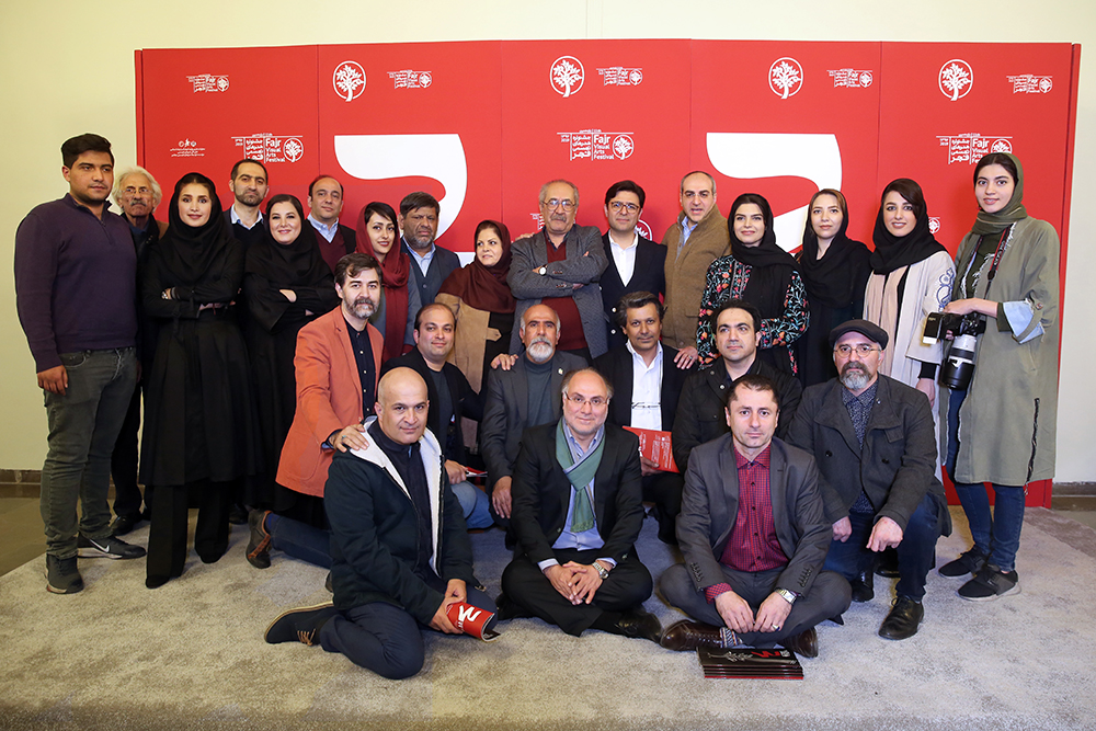 فرش قرمز